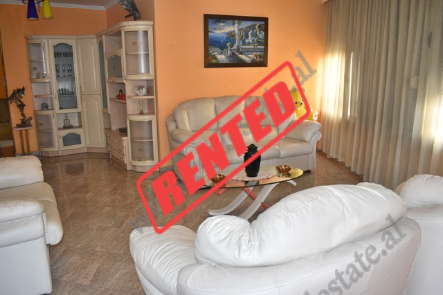 Apartament 3+1 me qera ne rrugen Mahmut Fortuzi ne Tirane.

Ndodhet ne katin e 2-te te nje pallati